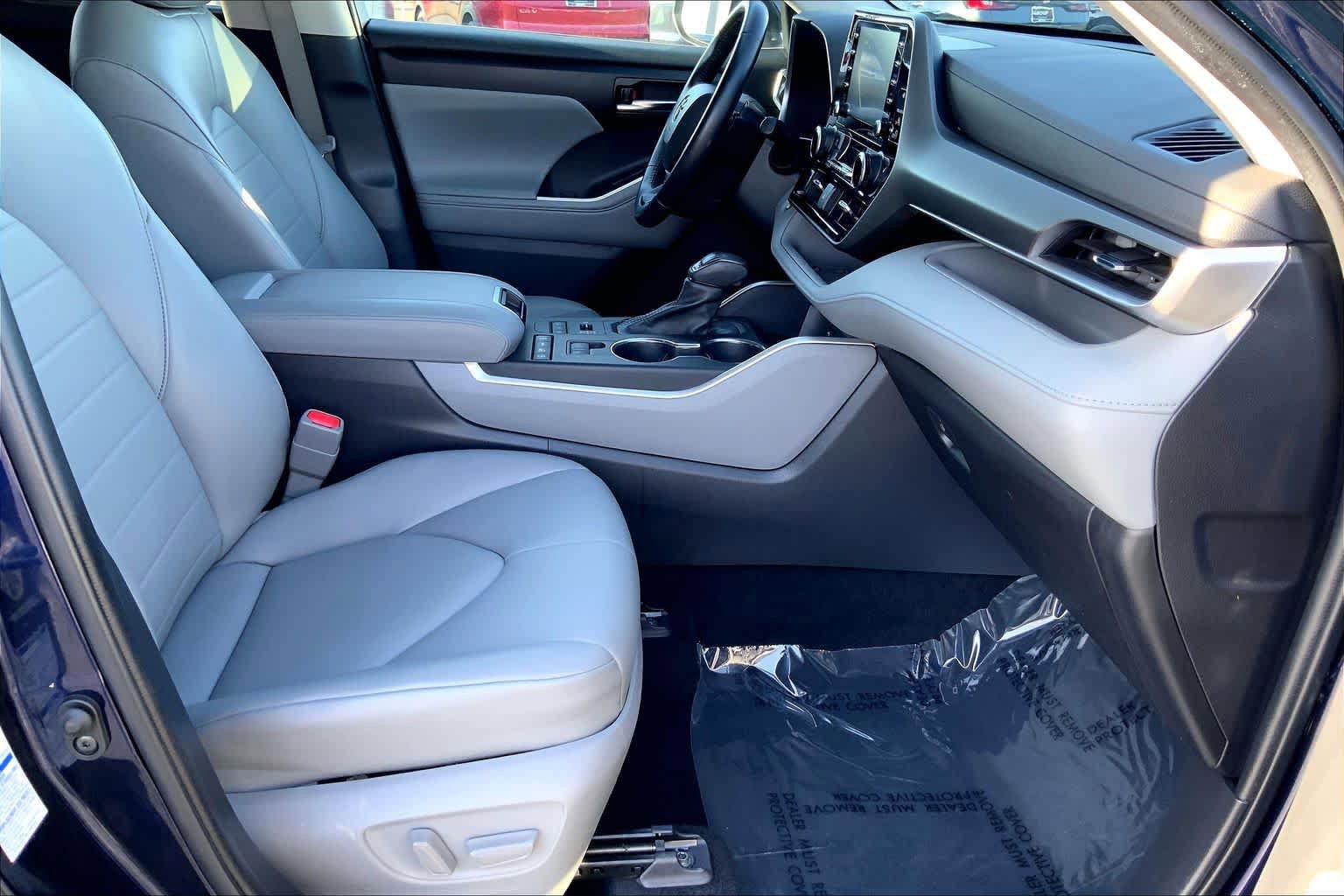 Used 2022 Toyota Highlander XLE AWD/4WD image 8