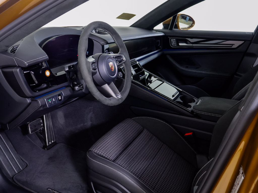 Certified 2026 Porsche Panamera GTS AWD/4WD image 4