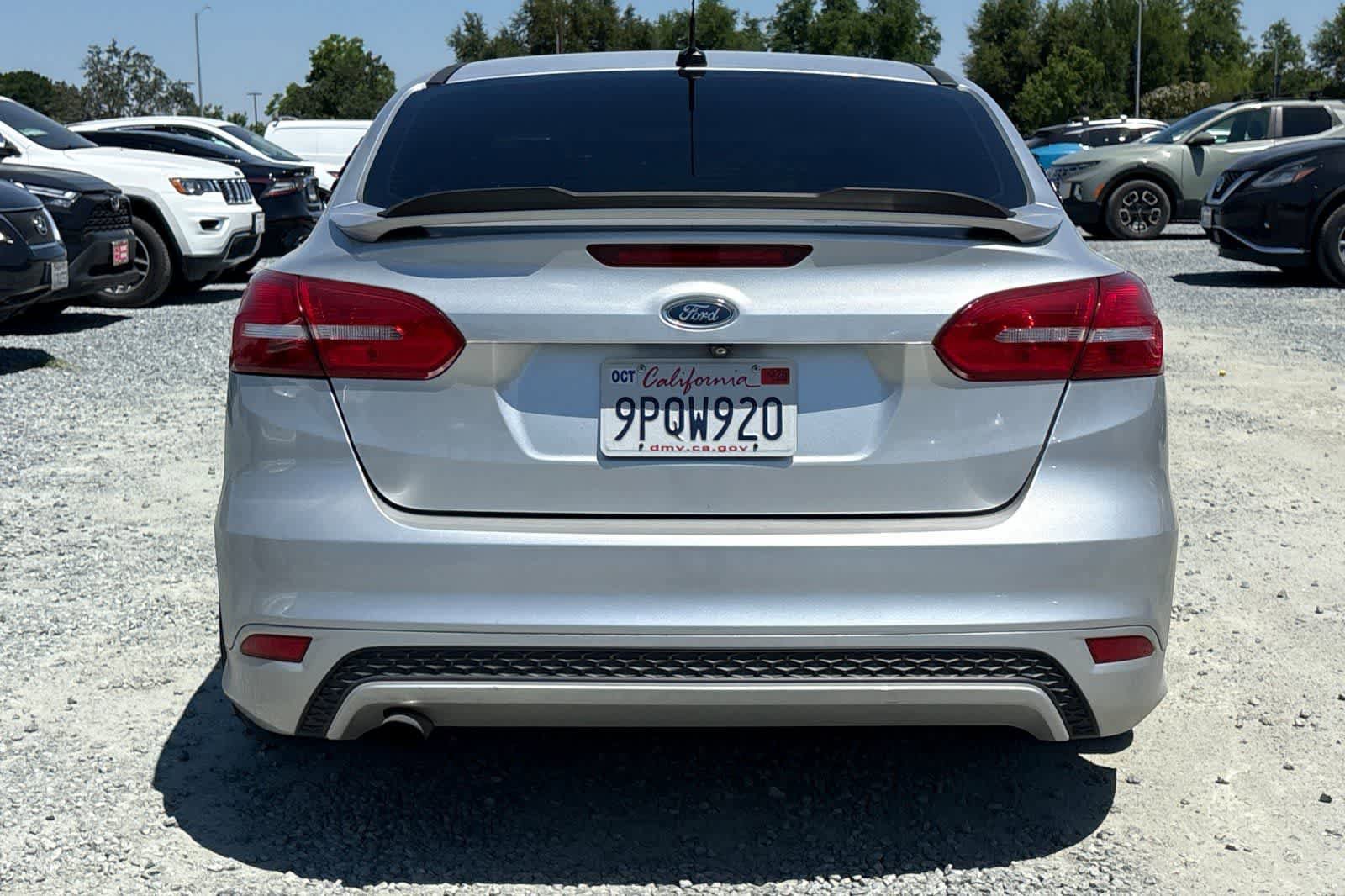 Used 2015 Ford Focus SE w/ SE Sport Package FWD image 8