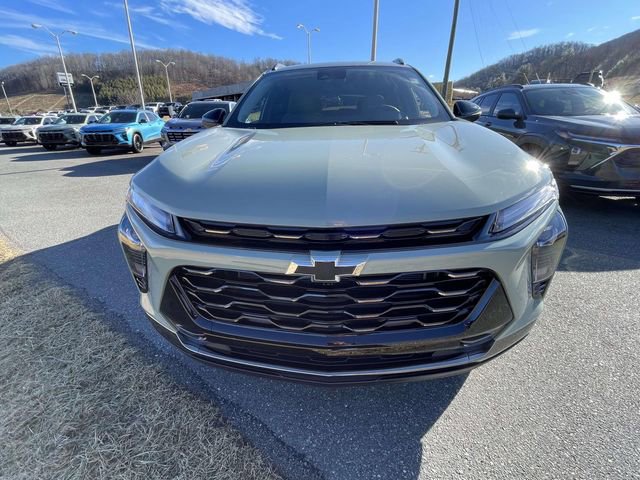New 2026 Chevrolet Trax ACTIV w/ Driver Confidence Package FWD image 2