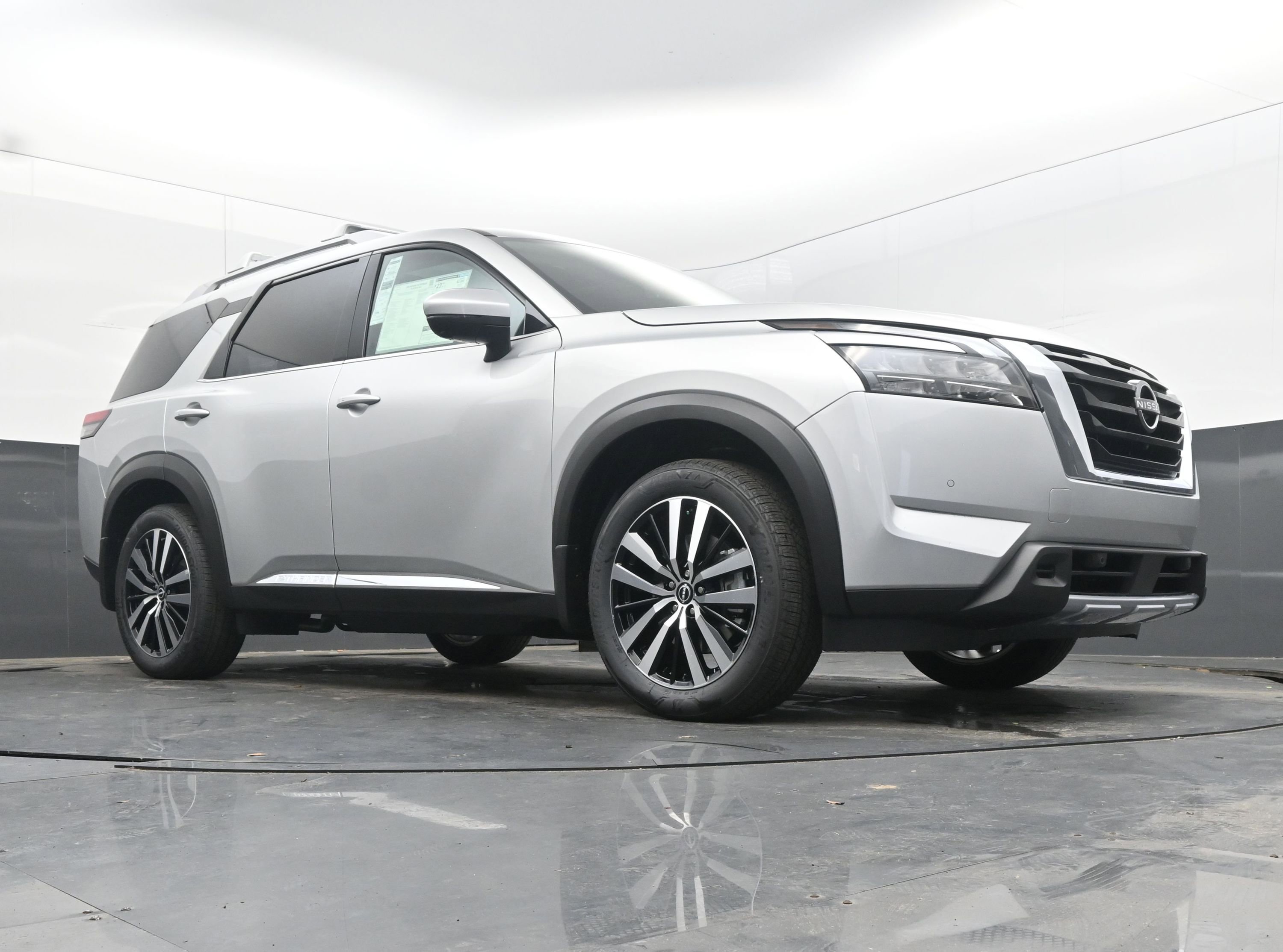 New 2025 Nissan Pathfinder Platinum image 24