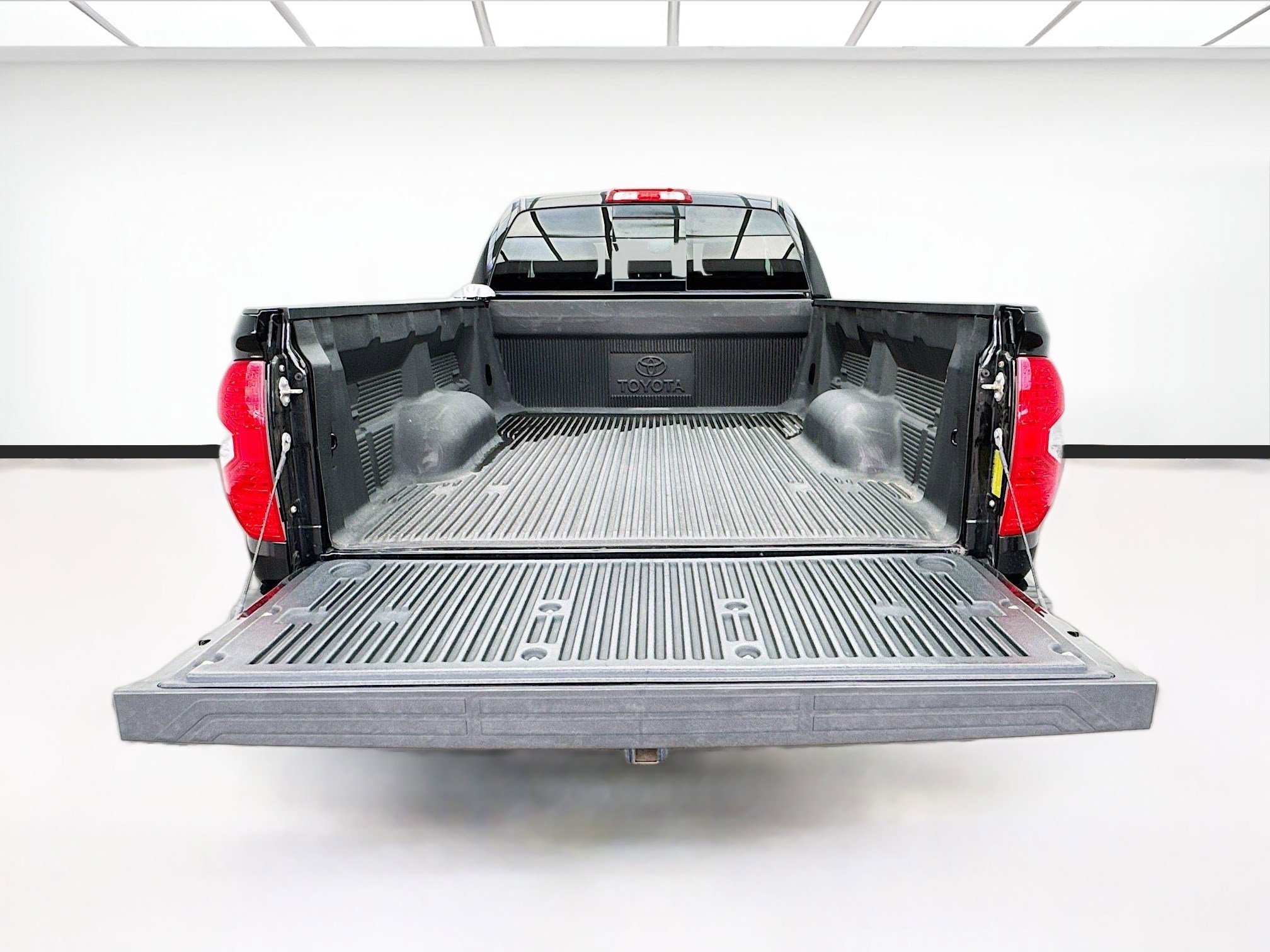 Used 2018 Toyota Tundra SR5 image 16