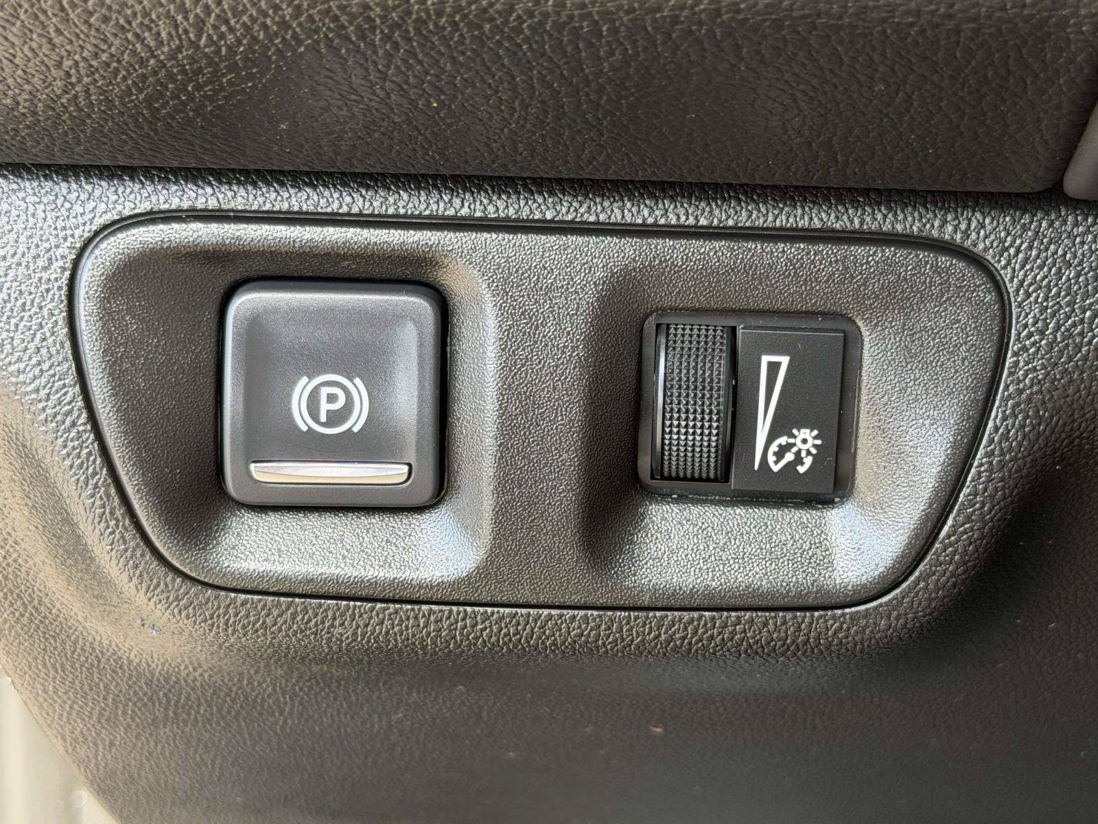 Used 2020 GMC Acadia SLE w/ Driver Convenience Package FWD image 20