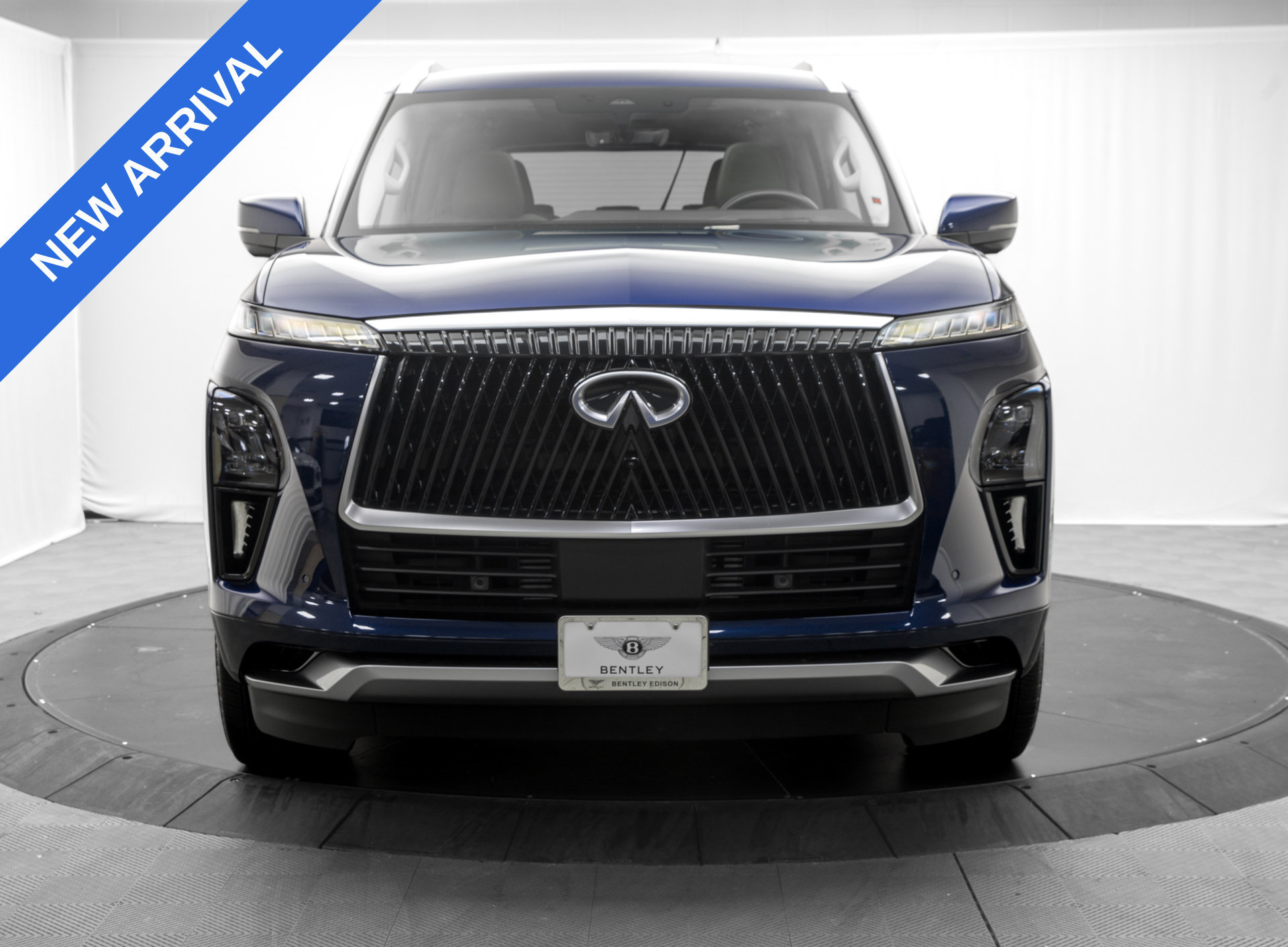 Used 2025 INFINITI QX80 Luxe AWD/4WD image 2