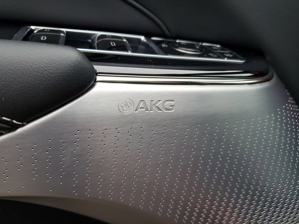 New 2025 Cadillac Lyriq Sport image 25