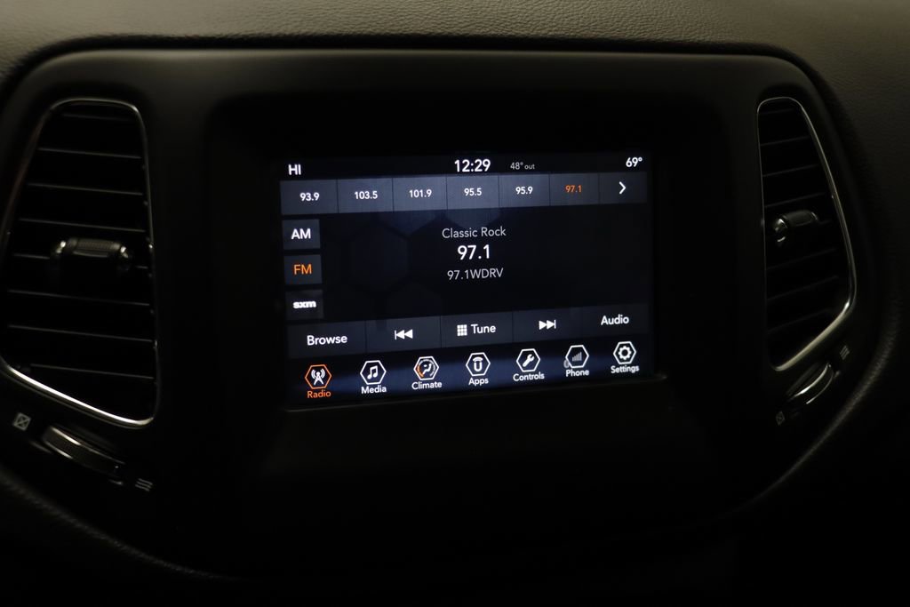 Used 2018 Jeep Compass Latitude w/ Popular Equipment Group image 8