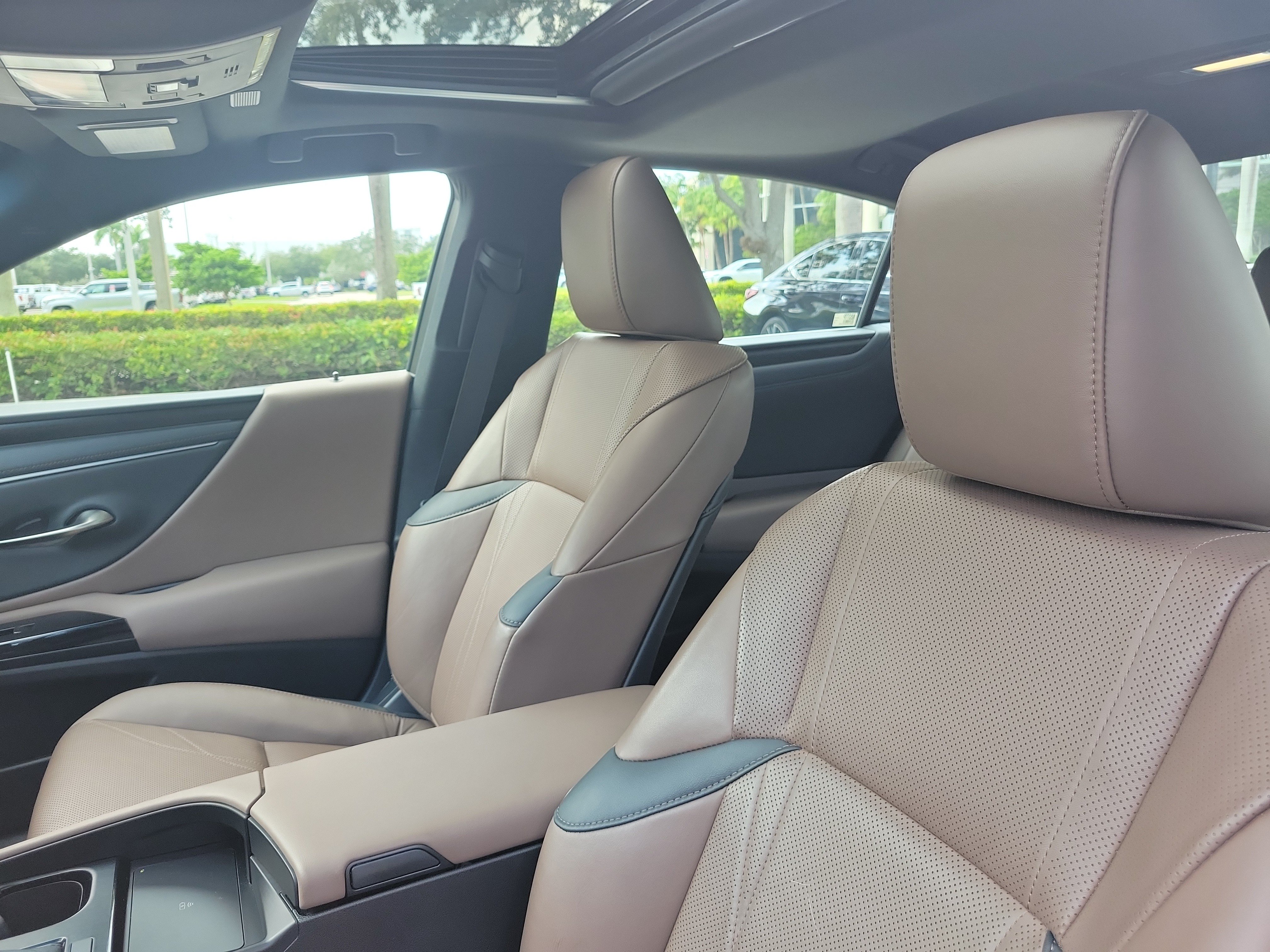 Used 2025 Lexus ES 250 w/ Luxury Package AWD/4WD image 23