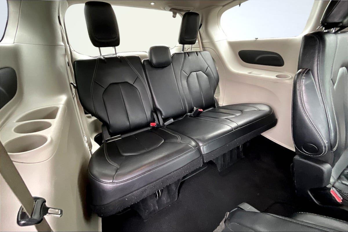 Used 2022 Chrysler Pacifica Touring-L FWD image 28
