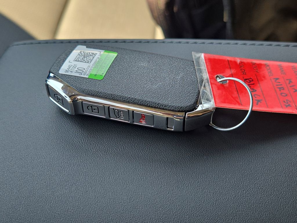 New 2025 Kia Niro SX image 33