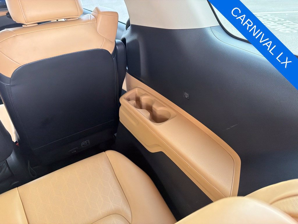 Used 2023 Kia Carnival LX FWD image 30