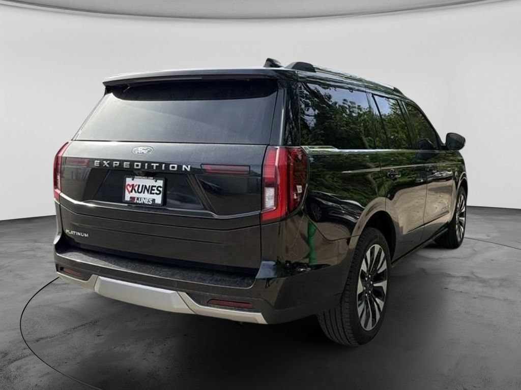 Used 2025 Ford Expedition Platinum w/ Driver's Package AWD/4WD image 9