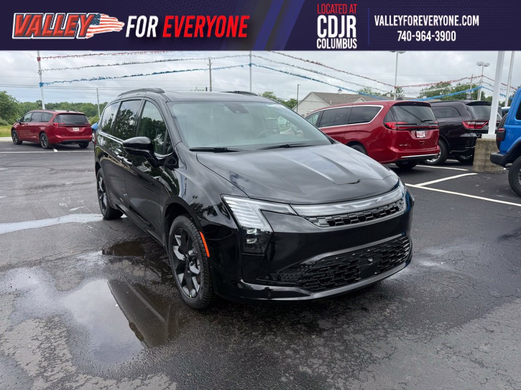 New 2027 Chrysler Pacifica Limited w/ Family Tech Group