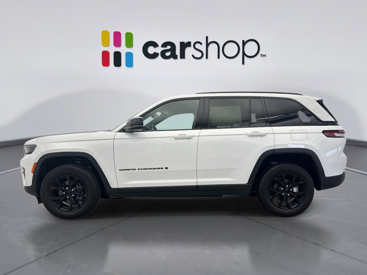 Used 2024 Jeep Grand Cherokee Altitude image 2