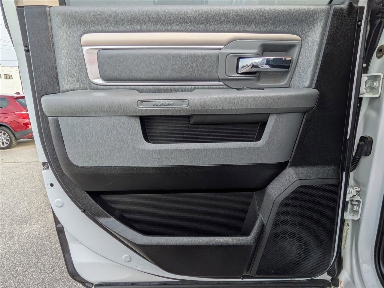 Used 2018 RAM 1500 SLT image 23