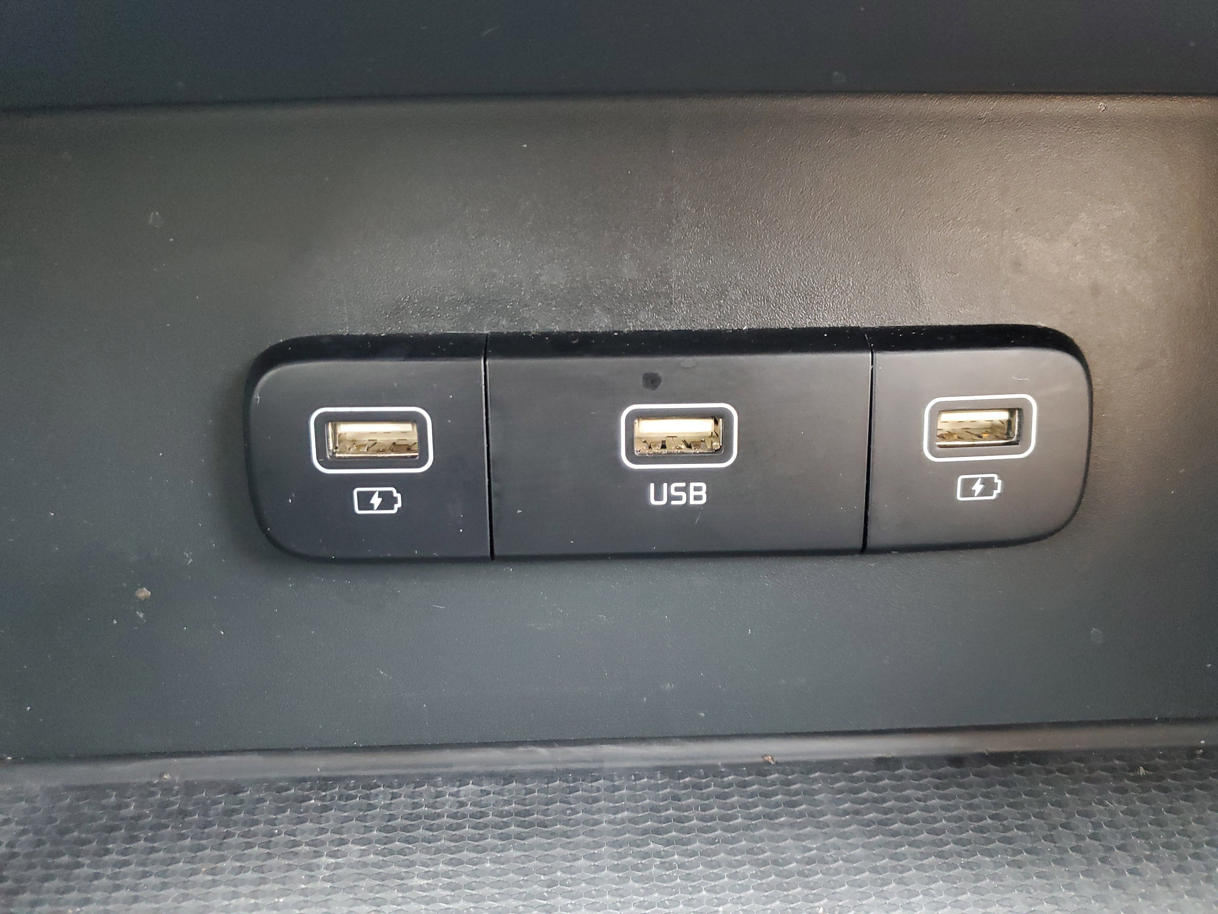 Used 2023 Kia Carnival LX image 21