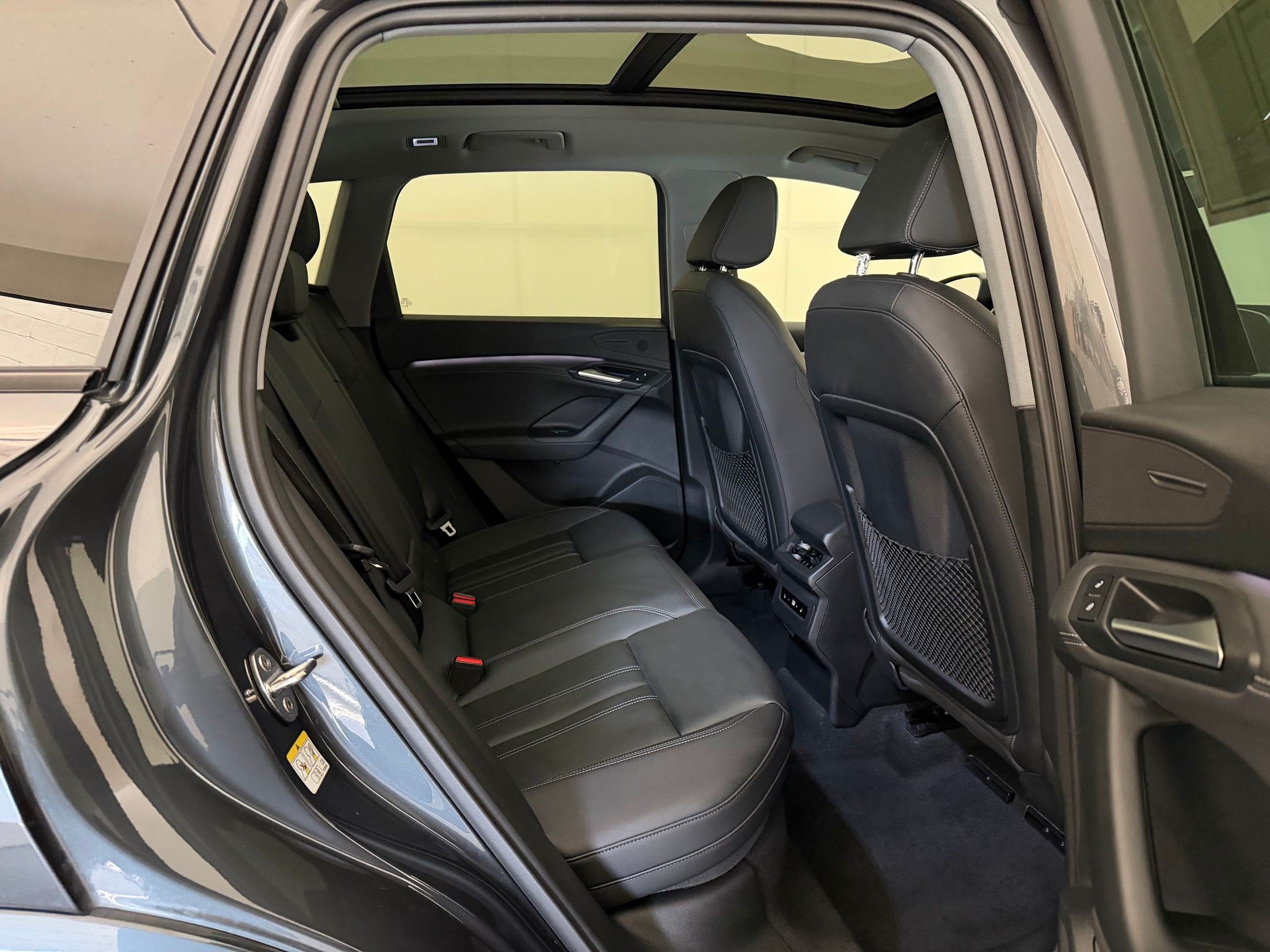 Used 2025 Audi Q6 e-tron Premium w/ Convenience Package RWD image 29