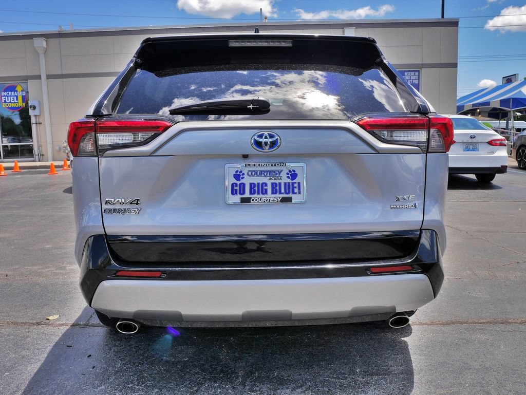 Used 2022 Toyota RAV4 XSE AWD/4WD image 6