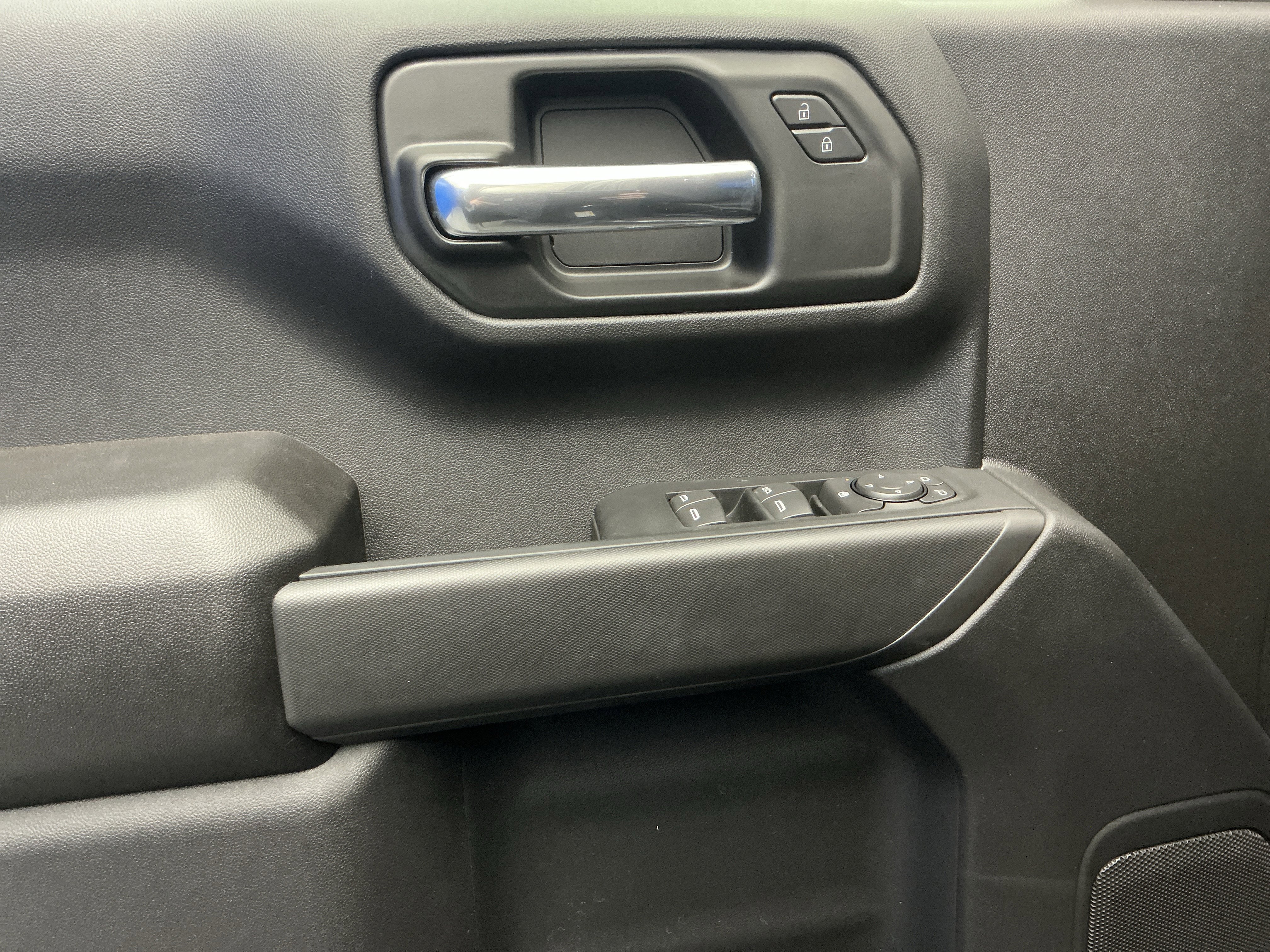 New 2026 Chevrolet Silverado 1500 Custom Trail Boss w/ LPO, Dark Essentials Package AWD/4WD image 10