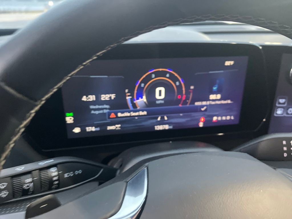 Used 2025 Chevrolet Traverse LT image 7