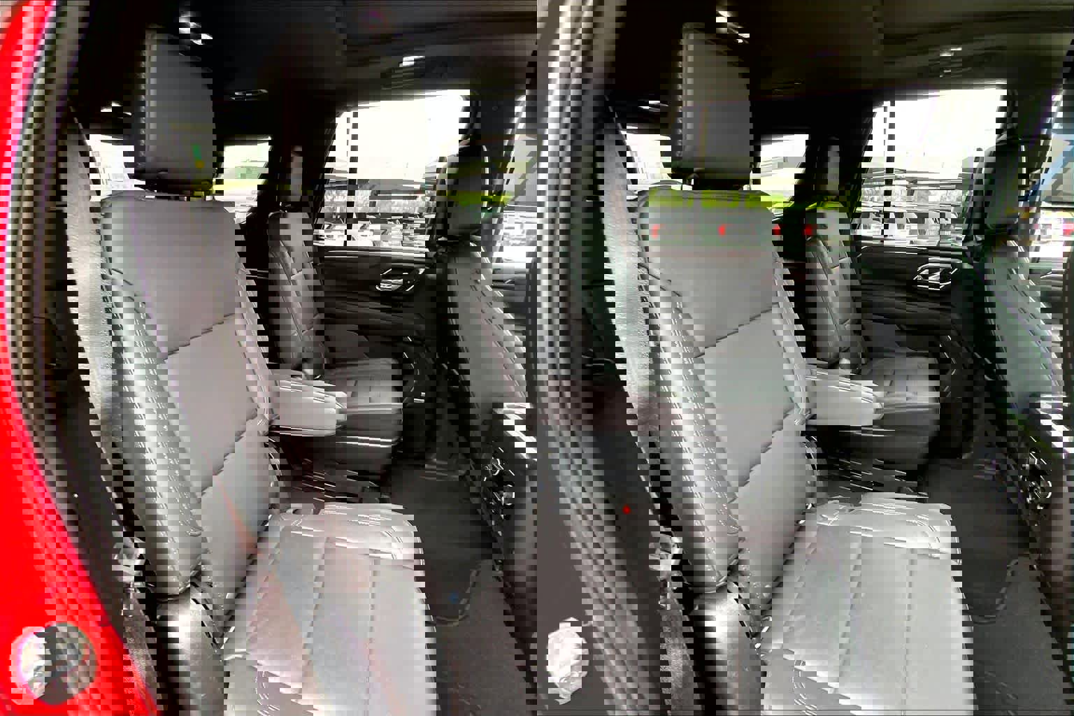 Used 2021 Chevrolet Tahoe Z71 w/ Luxury Package AWD/4WD image 19