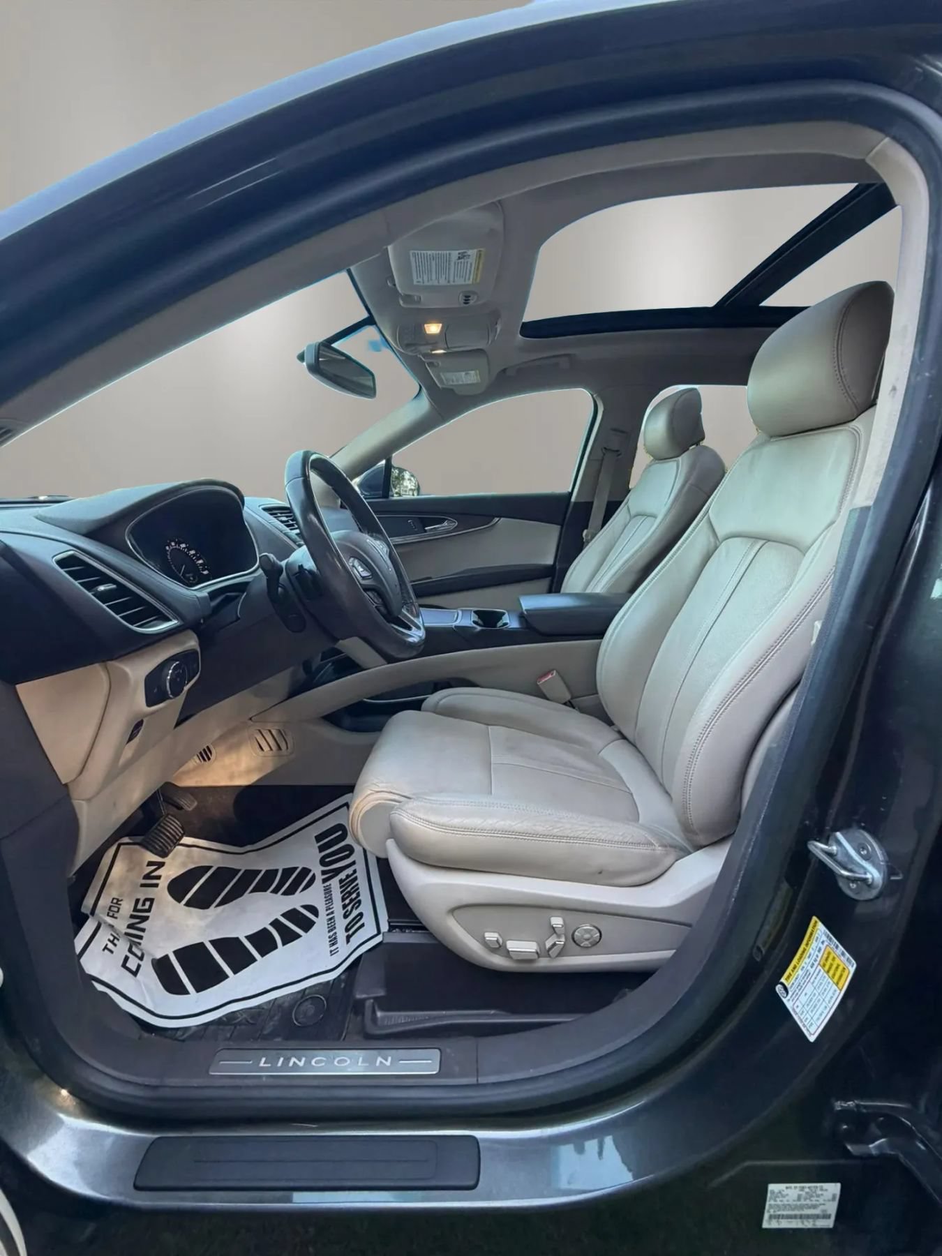 Used 2017 Lincoln MKX Reserve FWD image 9