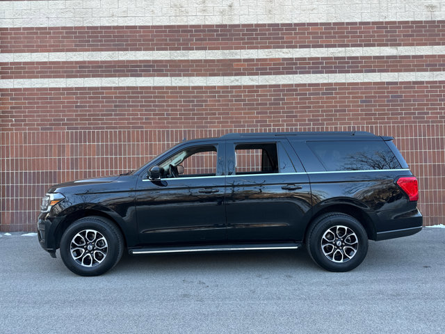 Used 2023 Ford Expedition Max XLT image 2