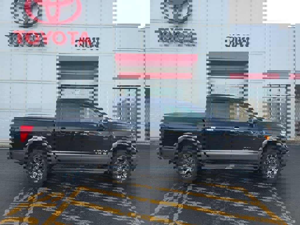 Used 2019 Nissan Titan Platinum Reserve w/ Platinum Utility Package image 2