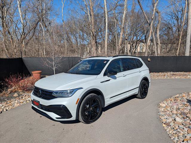 Certified 2023 Volkswagen Tiguan SE R-Line AWD/4WD image 1