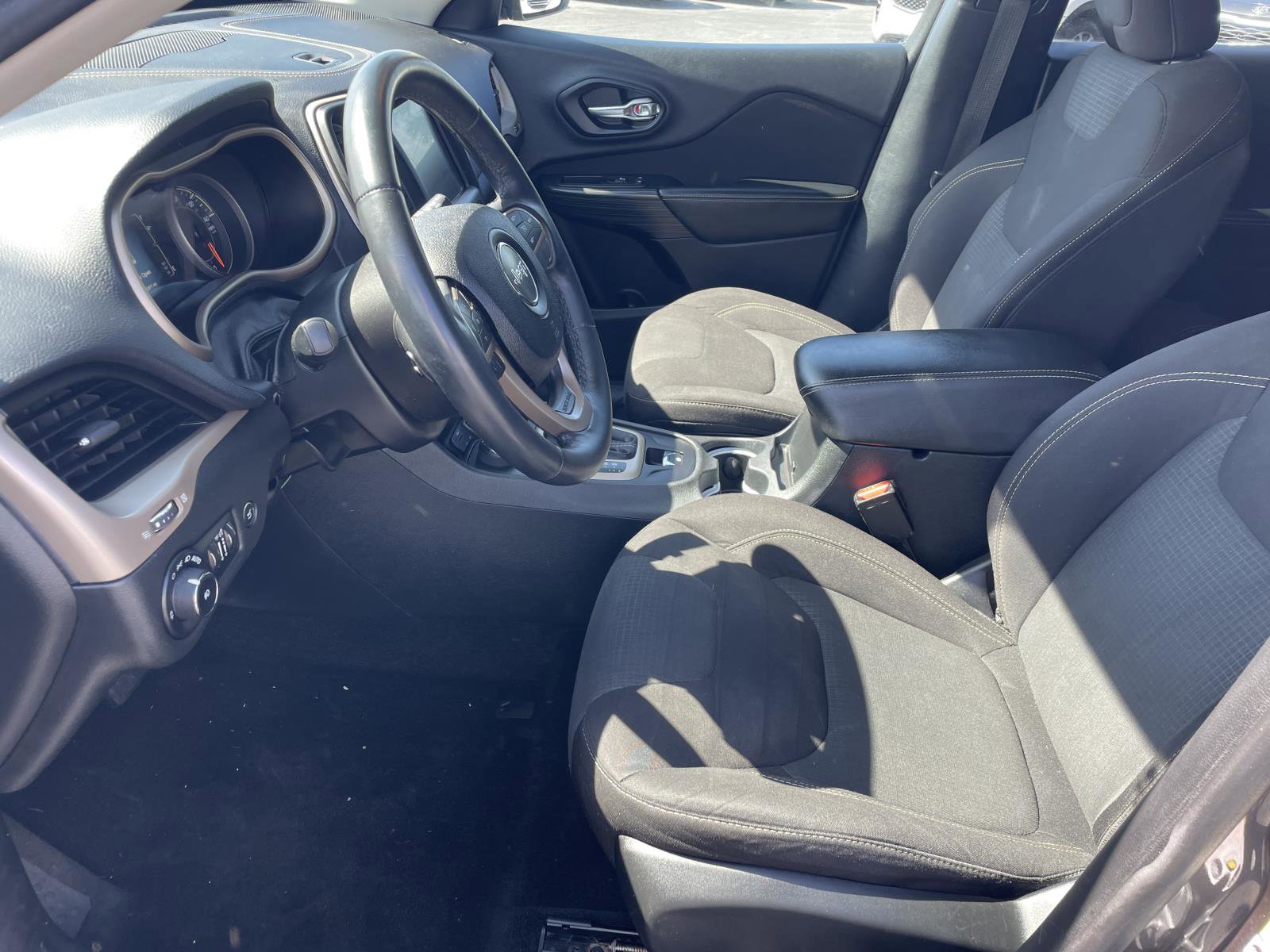 Used 2016 Jeep Cherokee Latitude w/ Comfort/Convenience Group image 5