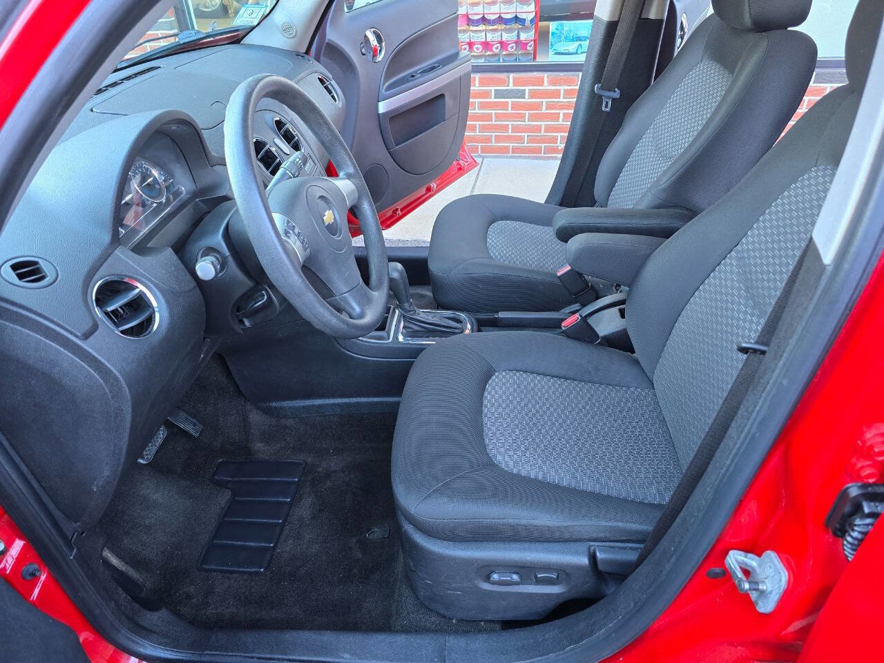 Used 2010 Chevrolet HHR LT image 7