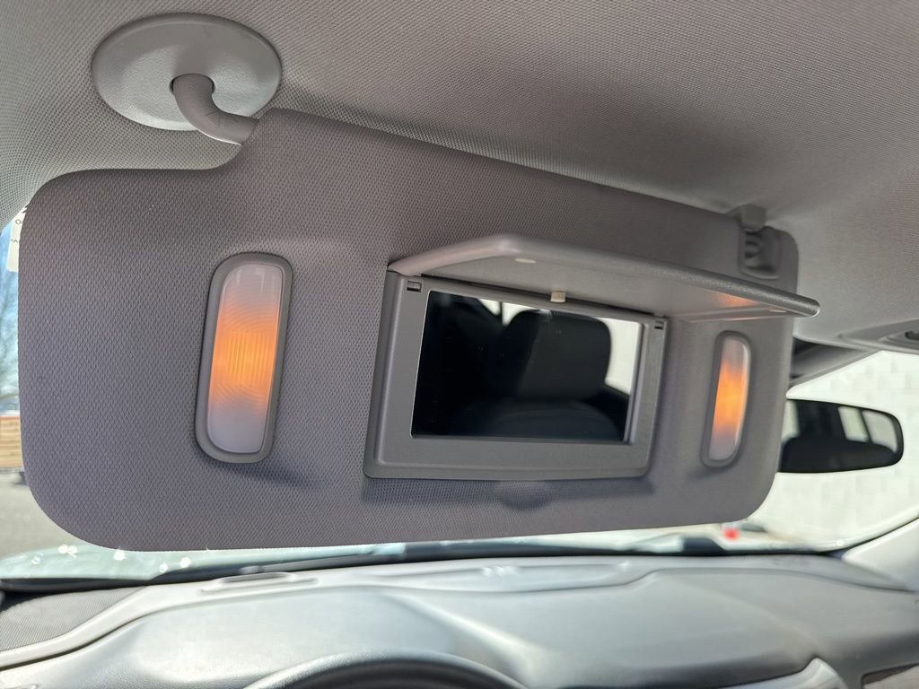 Used 2023 GMC Acadia SLE image 30