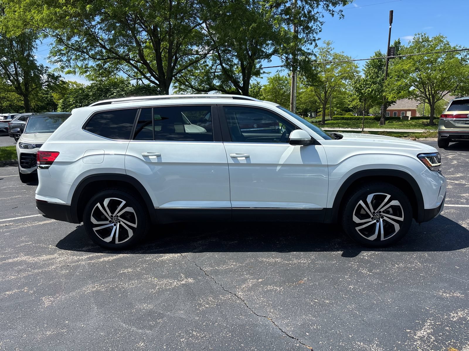 Used 2023 Volkswagen Atlas SEL AWD/4WD image 4