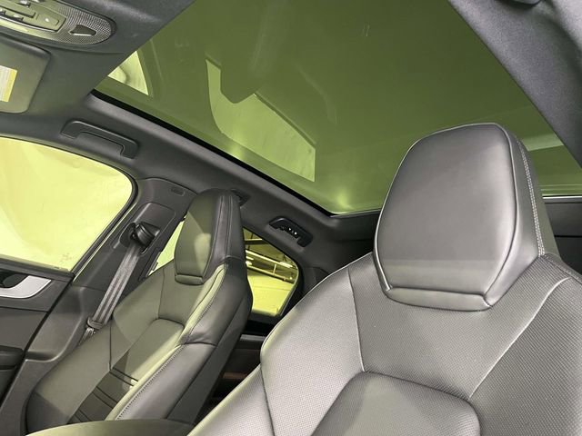 Certified 2025 Porsche Cayenne Coupe AWD/4WD image 19