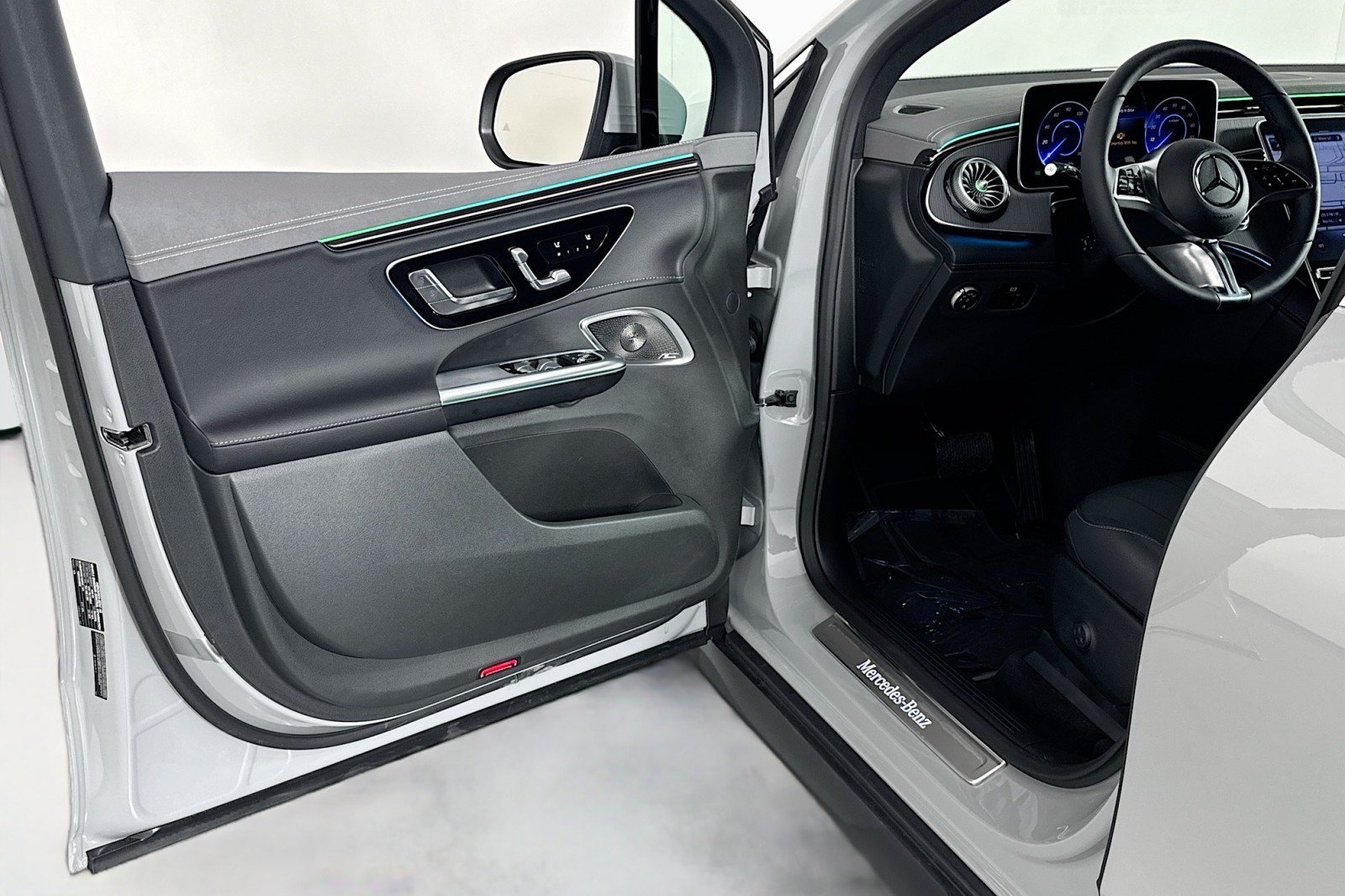 New 2026 Mercedes-Benz EQE 320 4MATIC SUV image 19