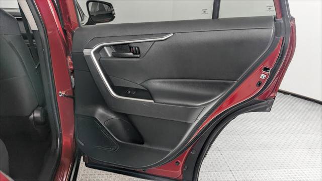 Used 2020 Toyota RAV4 LE FWD image 19