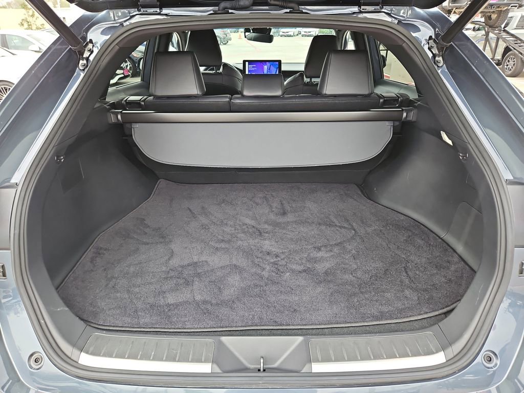 Used 2023 Toyota Venza XLE image 17