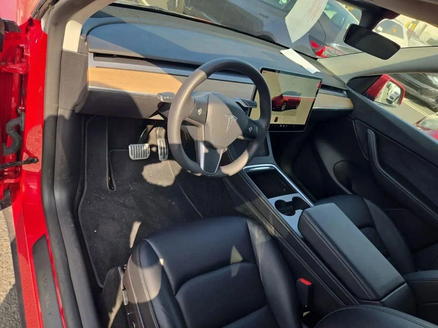 Used 2022 Tesla Model Y Long Range image 3