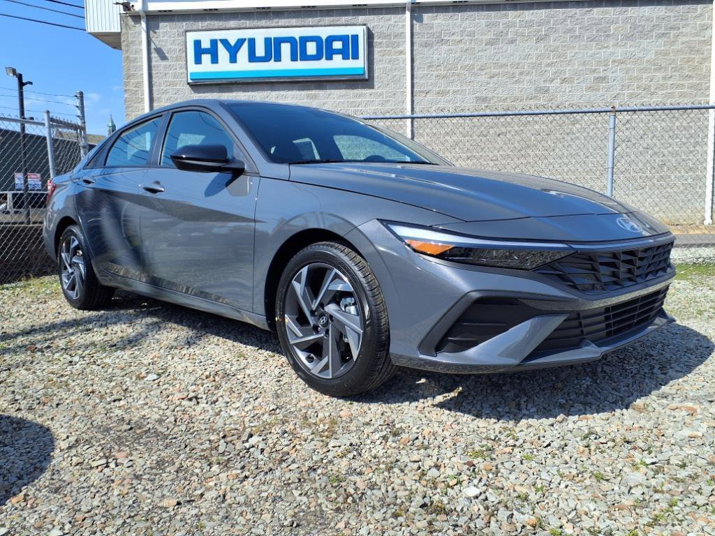 New 2025 Hyundai Elantra Sport image 4