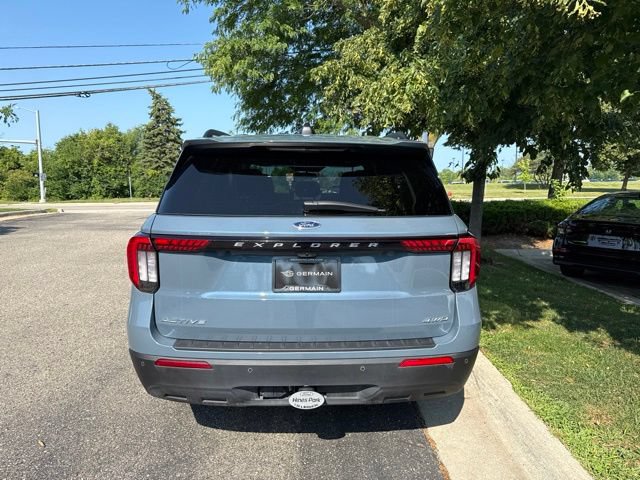 Used 2025 Ford Explorer Active AWD/4WD image 6