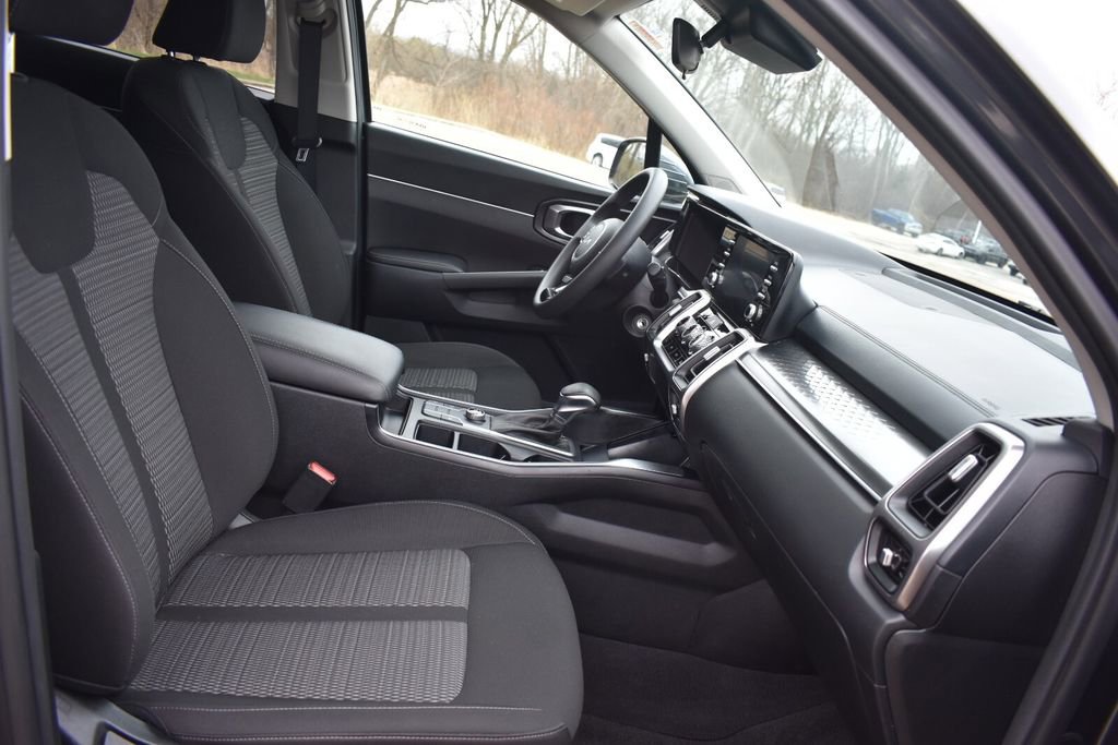 Used 2023 Kia Sorento LX FWD image 15