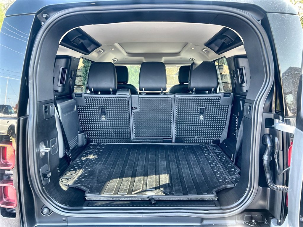 Used 2020 Land Rover Defender 110 First Edition image 18