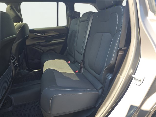 Certified 2025 Jeep Grand Cherokee Laredo X AWD/4WD image 31