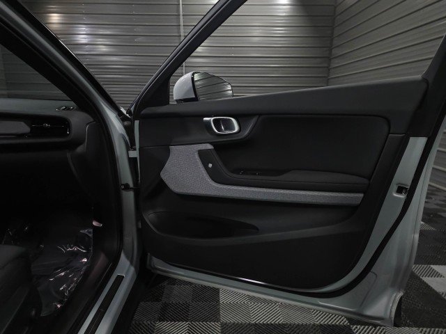 Used 2022 Polestar Polestar 2 w/ Performance Package image 31