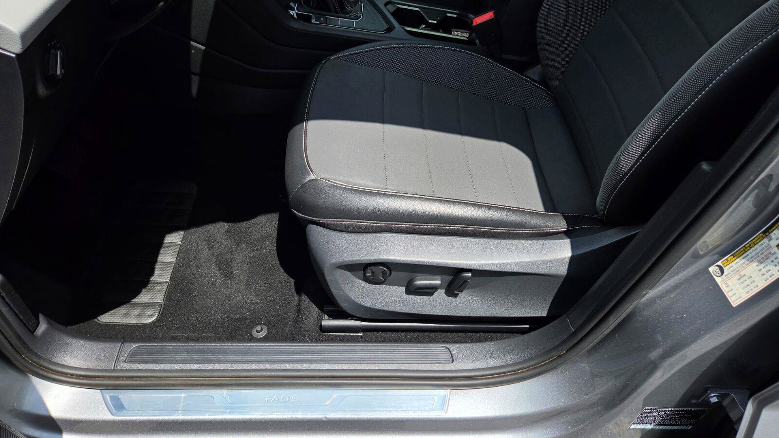Certified 2023 Volkswagen Taos SE w/ Panoramic Sunroof Package FWD image 22