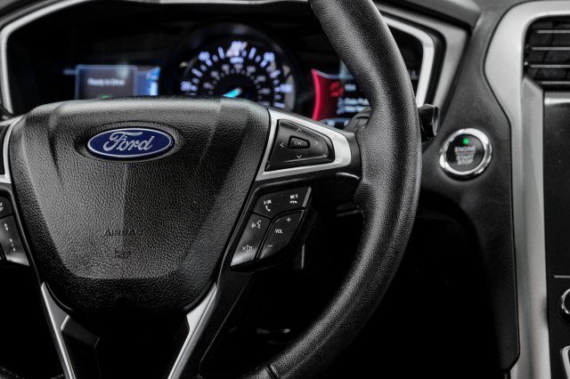 Used 2020 Ford Fusion SEL FWD image 16