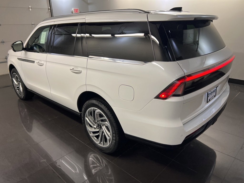 New 2026 Lincoln Navigator Reserve image 4