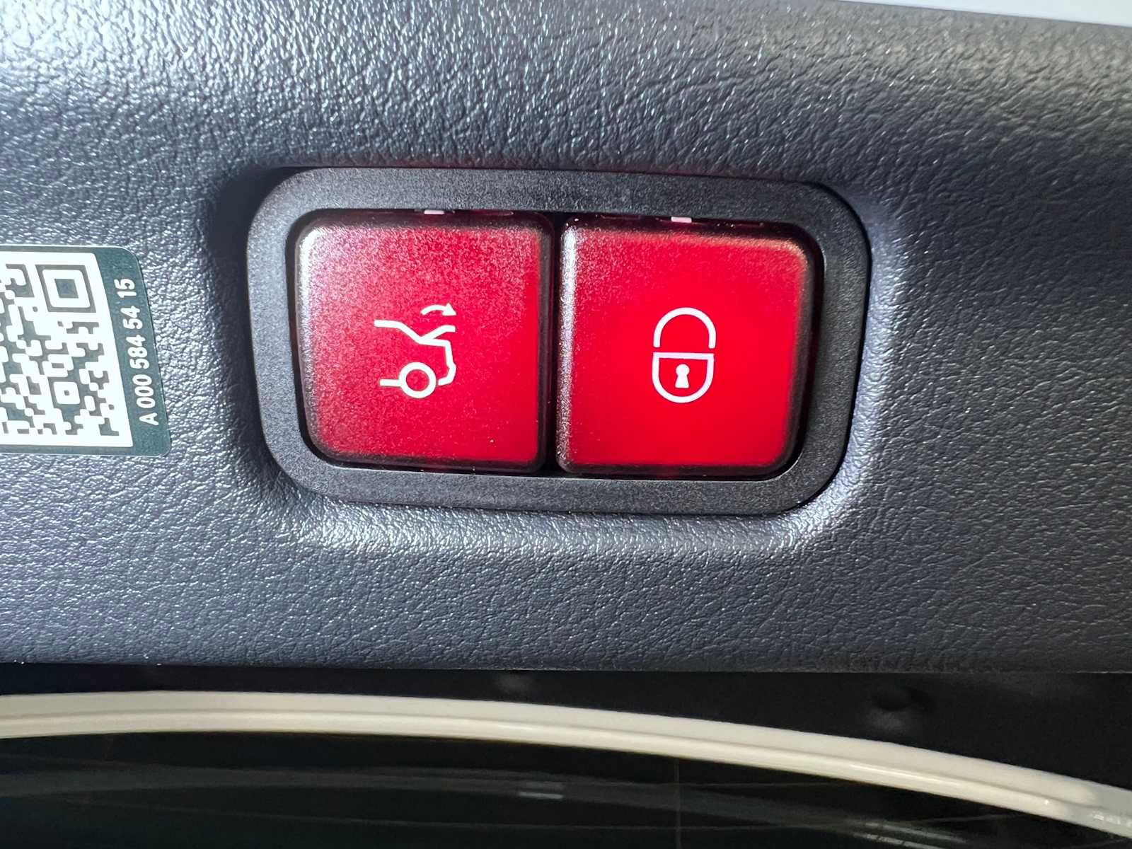 Used 2025 Mercedes-Benz C 300 4MATIC Sedan image 16