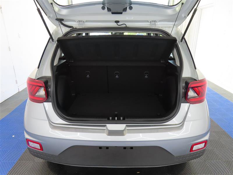 Used 2025 Hyundai Venue SEL FWD image 12