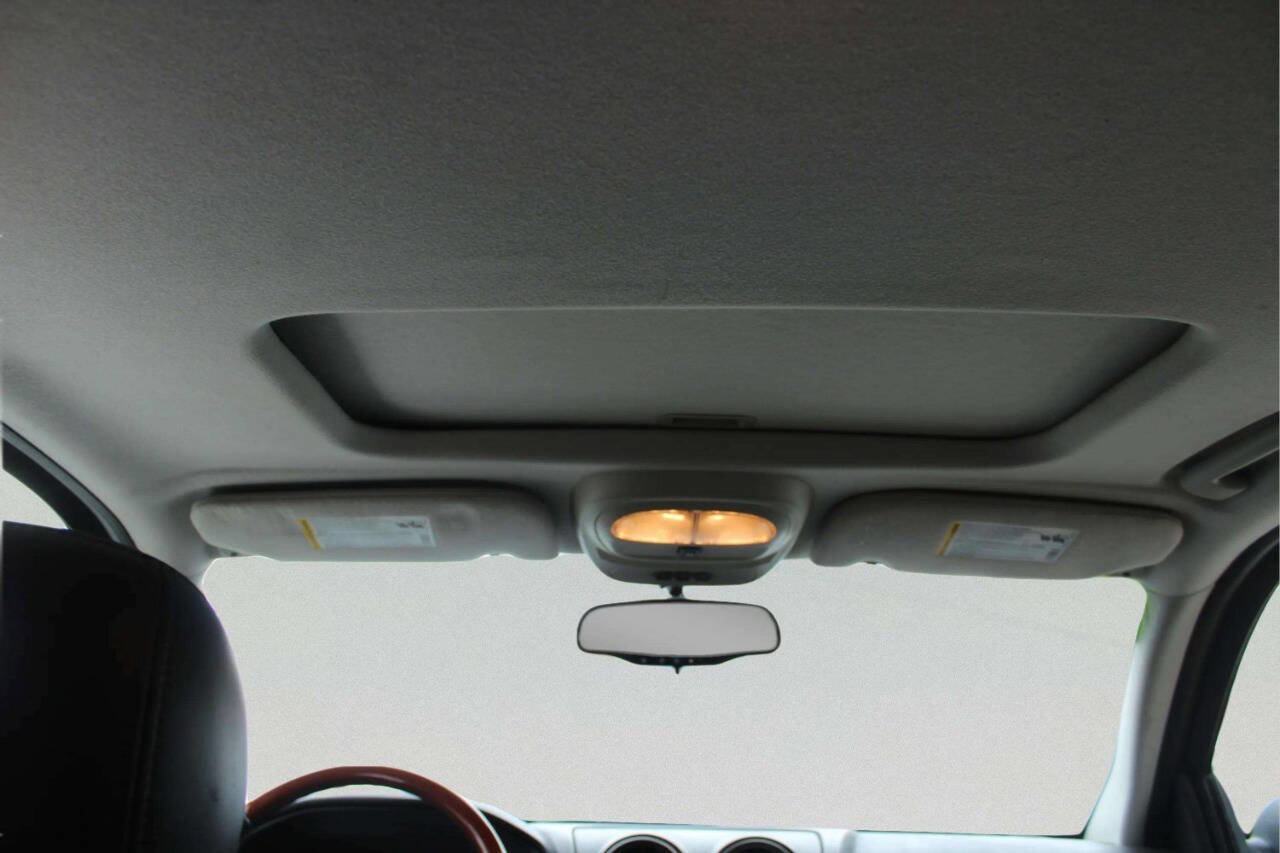 Used 2005 GMC Envoy Denali image 8