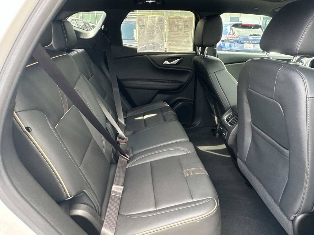 Used 2022 Chevrolet Blazer Premier w/ Enhanced Convenience Package AWD/4WD image 31